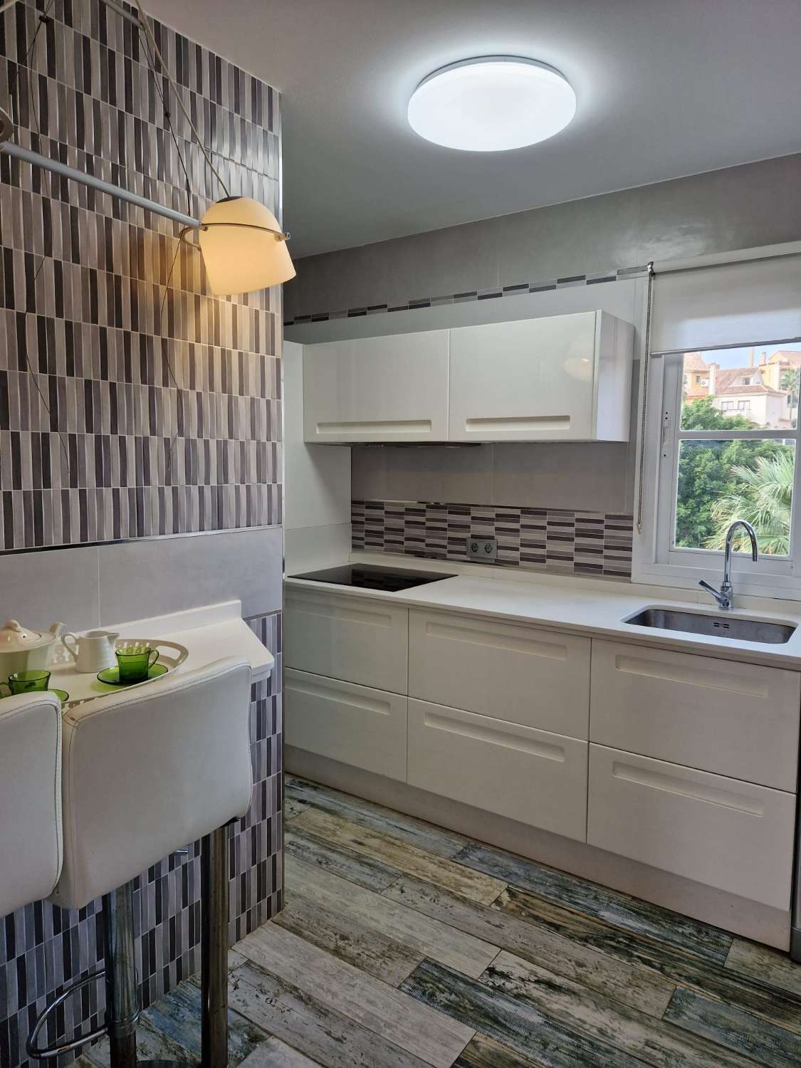 SE ALQUILA  DESDE  AHORA AL 30.5.26 y  DESDE 15/10/26 -30/5/27  BONITO ATICO EN MIJAS COSTA