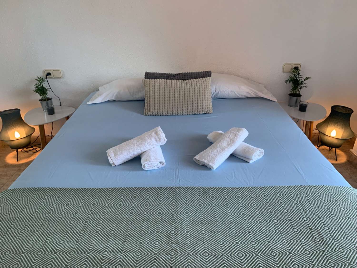 SE ALQUILA DESDE AHORA  HASTA 31.05.26  Y DESDE 01/09/2026 HASTA 30/06/2027 BONITO APARTAMENTO CON VISTAS AL MAR  EN BENALMADENA