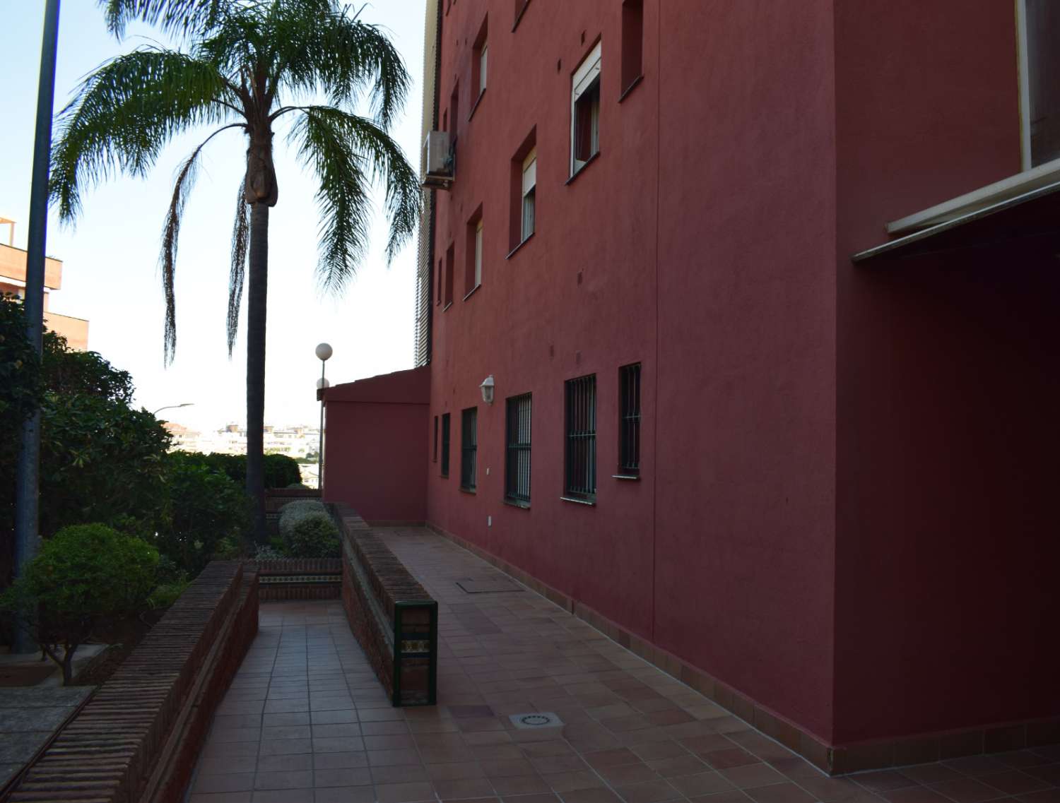 SE ALQUILA DESDE AHORA  HASTA 31.05.26  Y DESDE 01/09/2026 HASTA 30/06/2027 BONITO APARTAMENTO CON VISTAS AL MAR  EN BENALMADENA