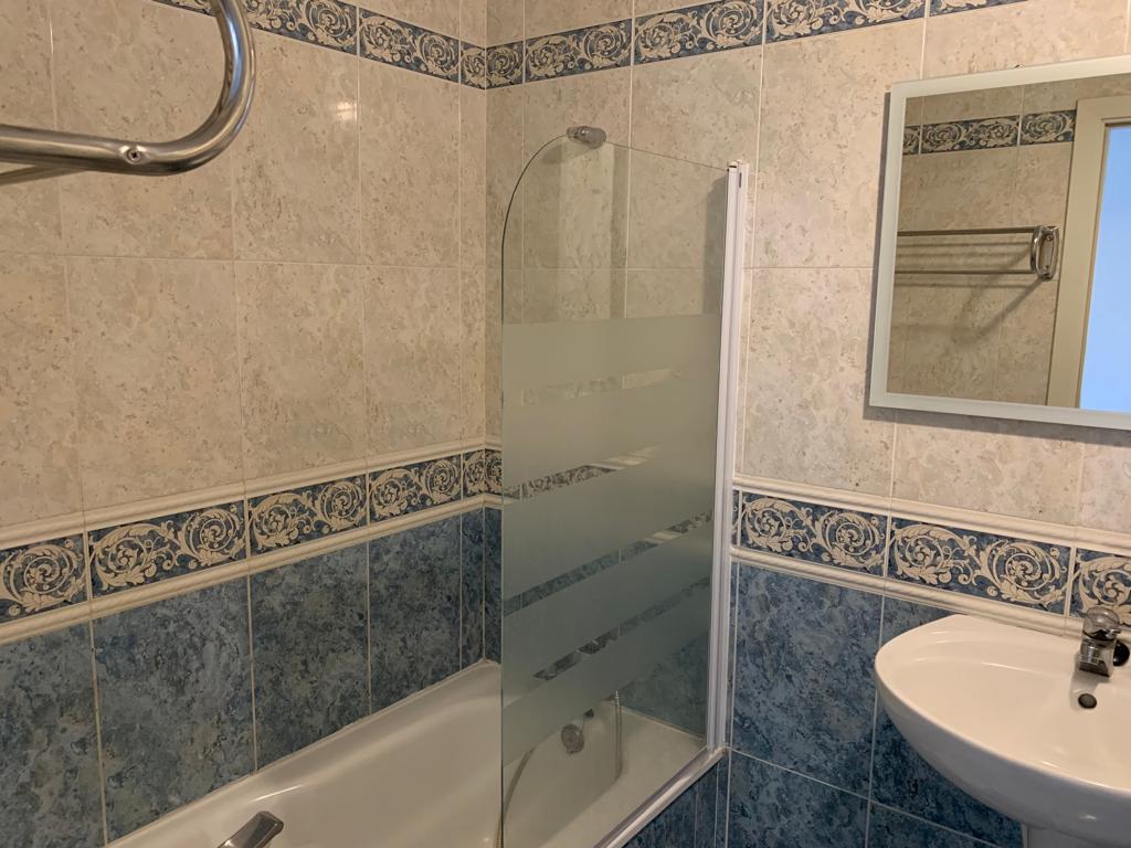 SE ALQUILA DESDE AHORA  HASTA 31.05.26  Y DESDE 01/09/2026 HASTA 30/06/2027 BONITO APARTAMENTO CON VISTAS AL MAR  EN BENALMADENA