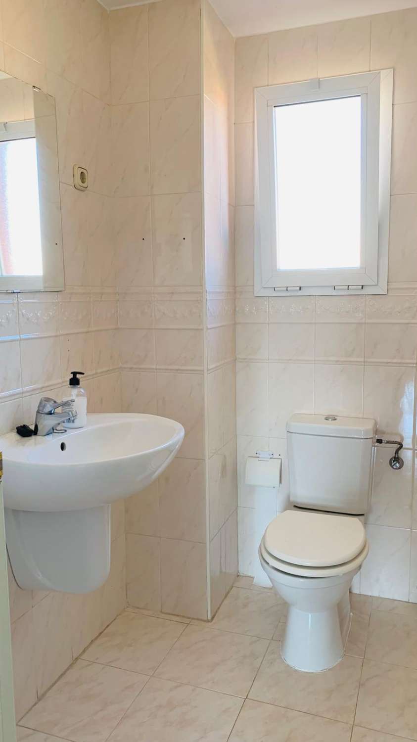 SE ALQUILA DESDE AHORA  HASTA 31.05.26  Y DESDE 01/09/2026 HASTA 30/06/2027 BONITO APARTAMENTO CON VISTAS AL MAR  EN BENALMADENA