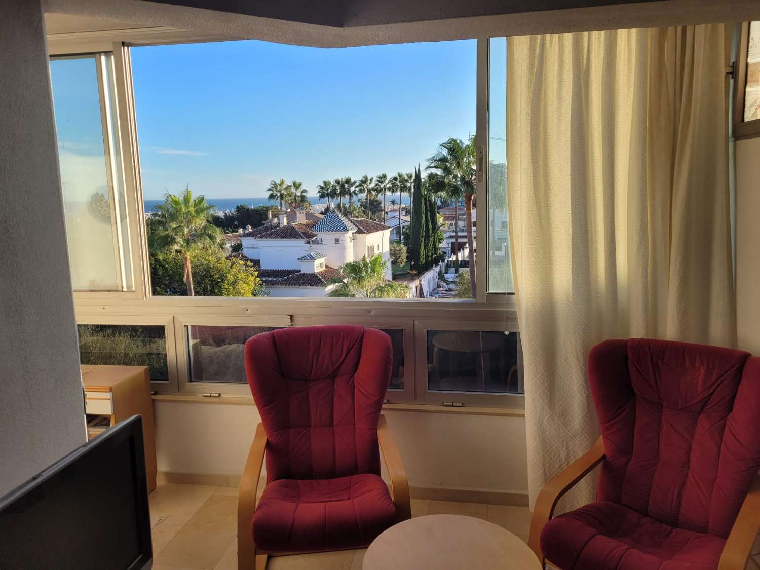 Se alquila desde 01.04.26 - 30.6.26 y desde 01/09/26-30/06/27 bonito apartamento con vistas al mar  en La Carihuela ( Torremolinos)