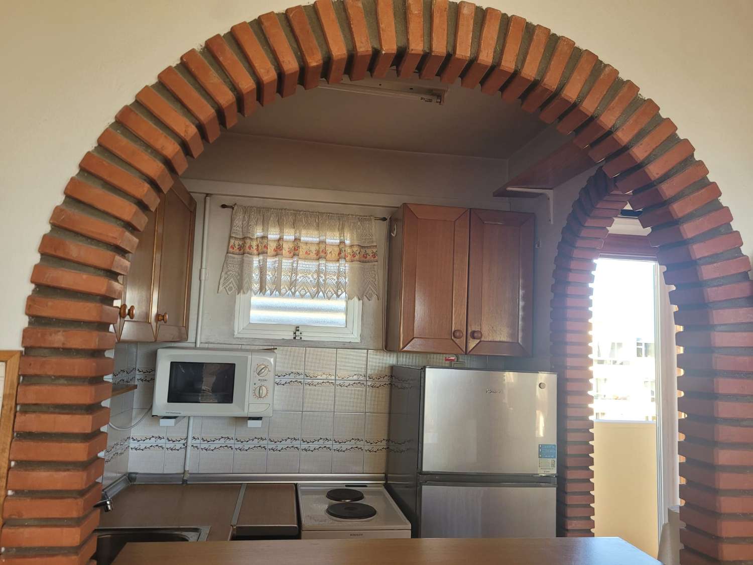 Se alquila desde 01.04.26 - 30.6.26 y desde 01/09/26-30/06/27 bonito apartamento con vistas al mar  en La Carihuela ( Torremolinos)