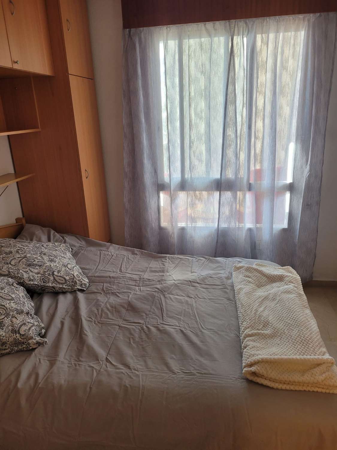 Se alquila desde 01.04.26 - 30.6.26 y desde 01/09/26-30/06/27 bonito apartamento con vistas al mar  en La Carihuela ( Torremolinos)