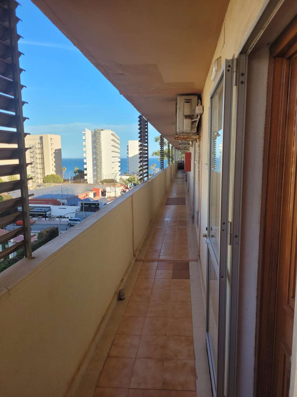 Se alquila desde 01.04.26 - 30.6.26 y desde 01/09/26-30/06/27 bonito apartamento con vistas al mar  en La Carihuela ( Torremolinos)