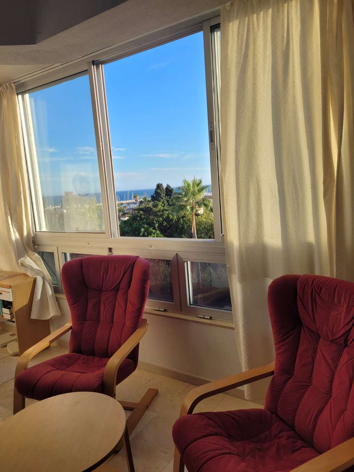 Se alquila desde 01.04.26 - 30.6.26 y desde 01/09/26-30/06/27 bonito apartamento con vistas al mar  en La Carihuela ( Torremolinos)