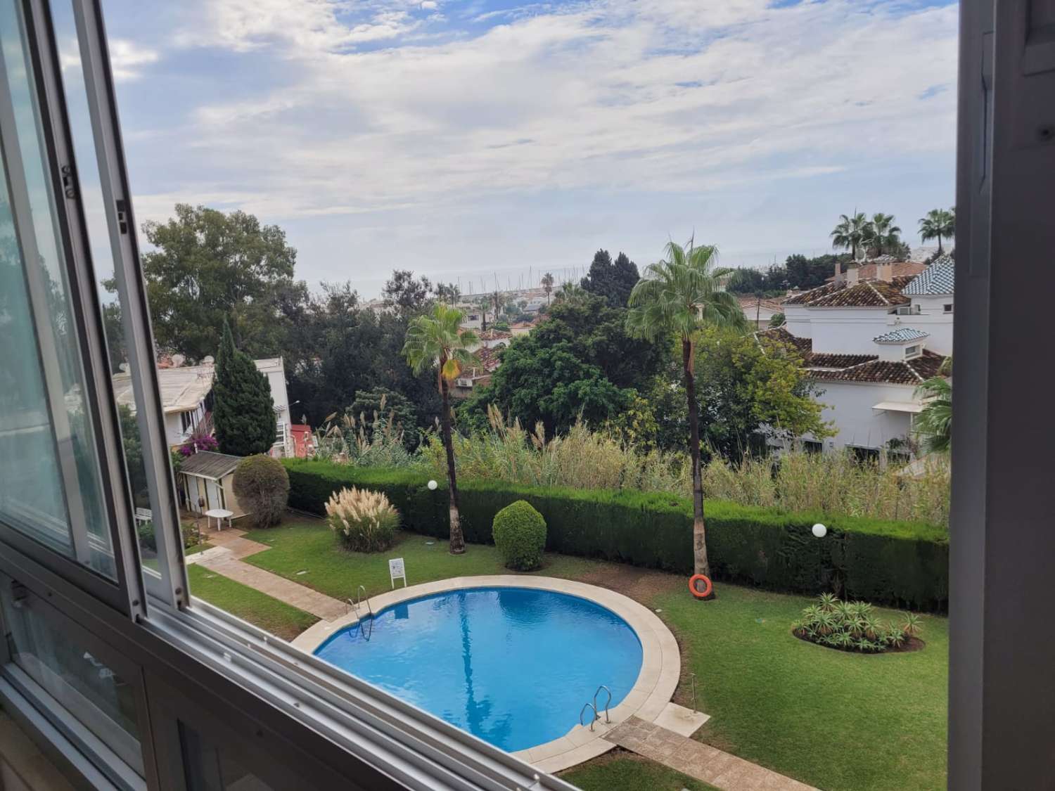 Se alquila desde 01.04.26 - 30.6.26 y desde 01/09/26-30/06/27 bonito apartamento con vistas al mar  en La Carihuela ( Torremolinos)