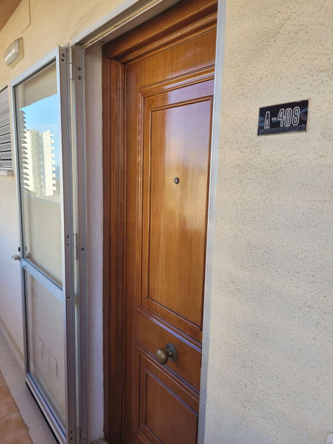 Se alquila desde 01.04.26 - 30.6.26 y desde 01/09/26-30/06/27 bonito apartamento con vistas al mar  en La Carihuela ( Torremolinos)