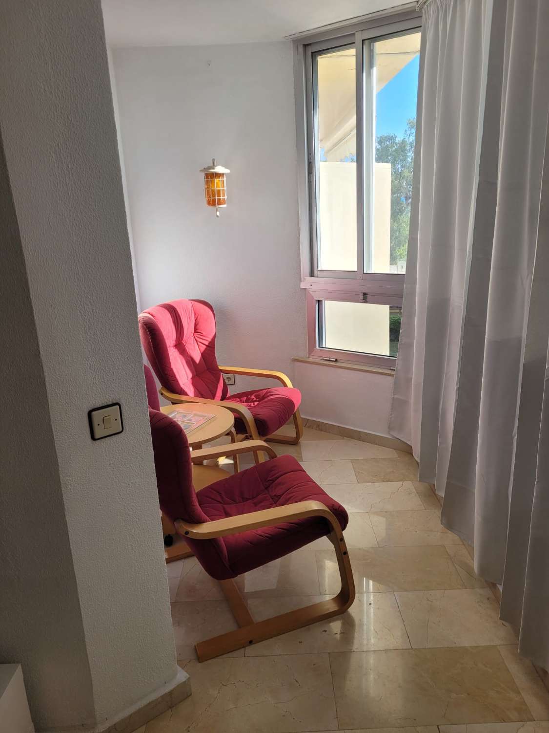 Se alquila desde 01.04.26 - 30.6.26 y desde 01/09/26-30/06/27 bonito apartamento con vistas al mar  en La Carihuela ( Torremolinos)