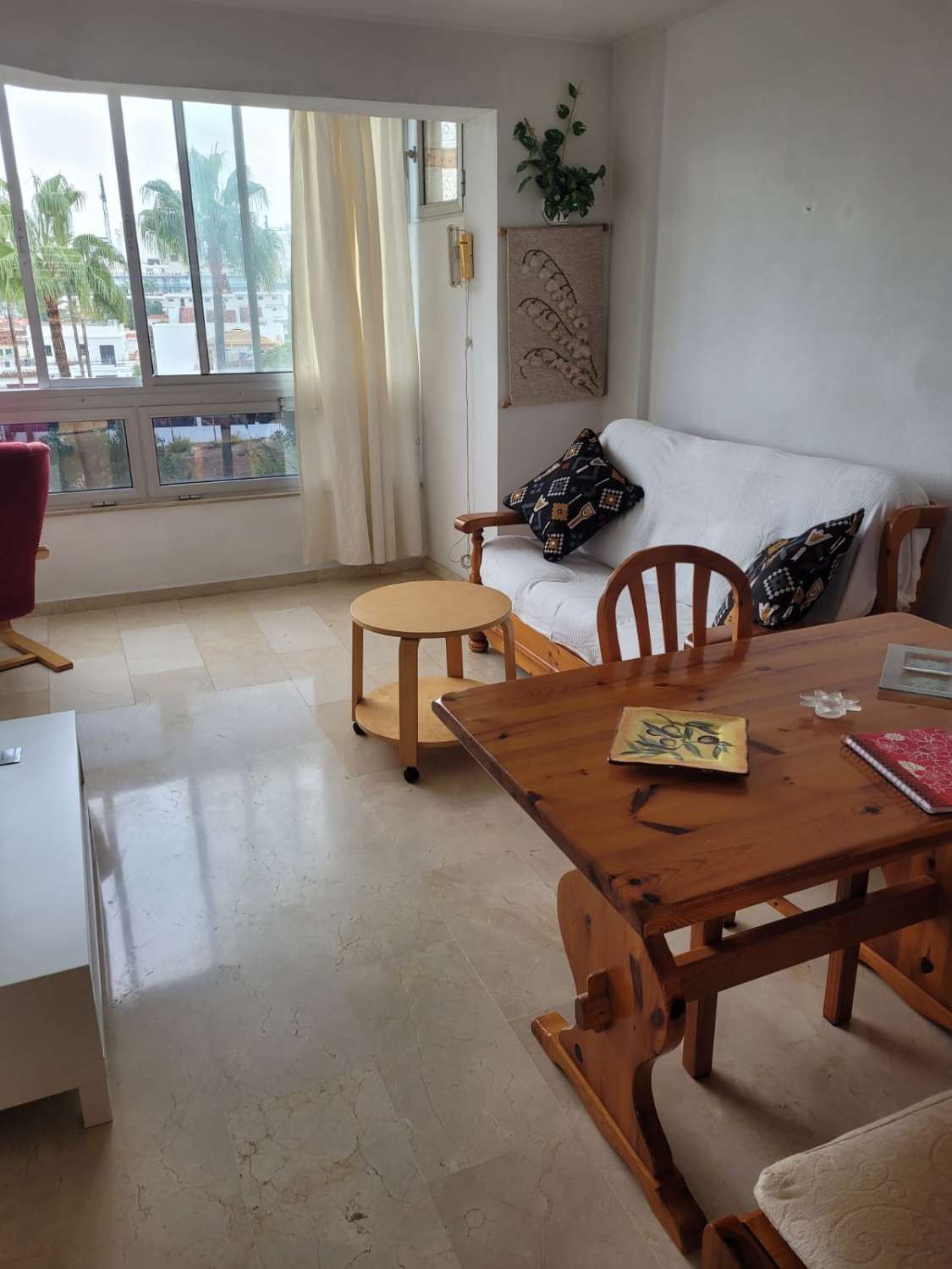 Se alquila desde 01.04.26 - 30.6.26 y desde 01/09/26-30/06/27 bonito apartamento con vistas al mar  en La Carihuela ( Torremolinos)
