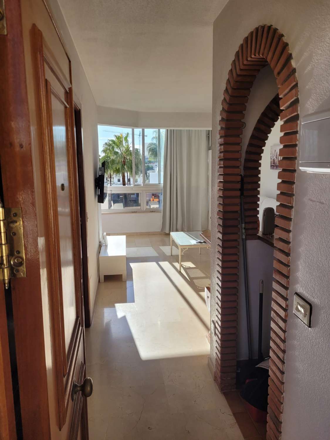 Se alquila desde 01.04.26 - 30.6.26 y desde 01/09/26-30/06/27 bonito apartamento con vistas al mar  en La Carihuela ( Torremolinos)