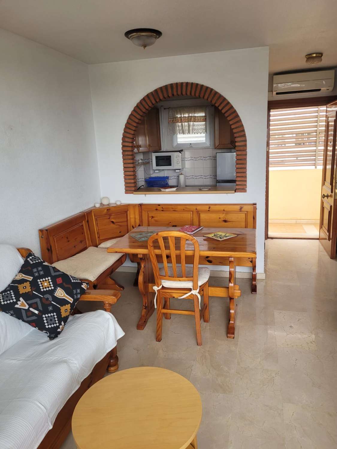 Se alquila desde 01.04.26 - 30.6.26 y desde 01/09/26-30/06/27 bonito apartamento con vistas al mar  en La Carihuela ( Torremolinos)