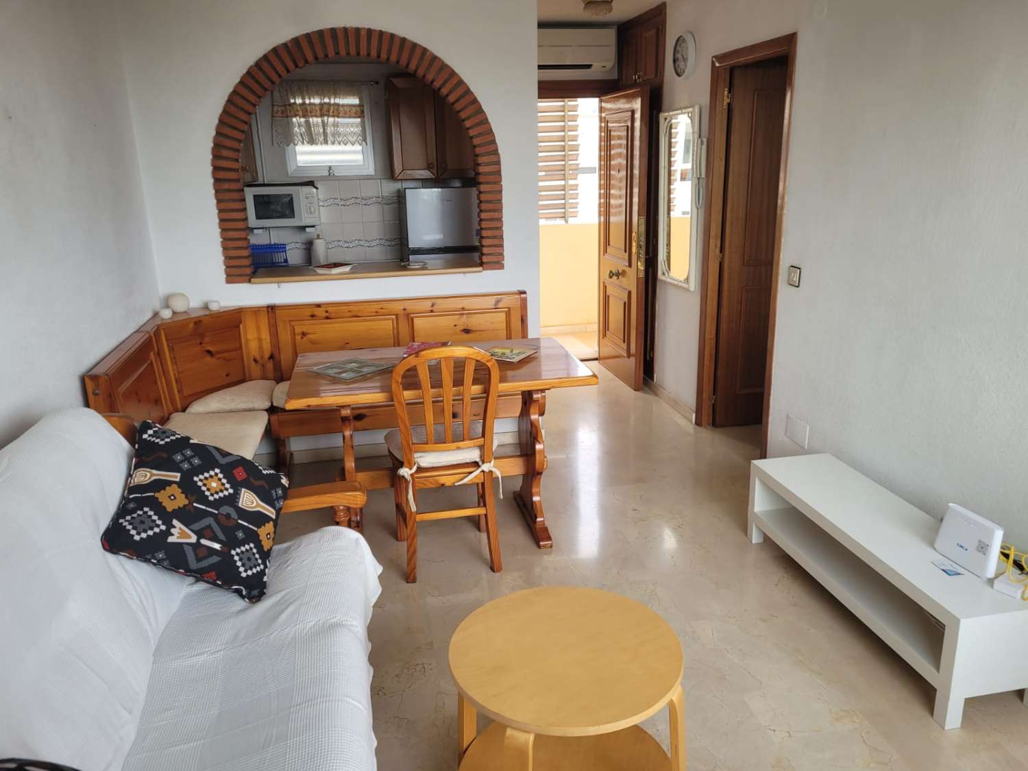 Se alquila desde 01.04.26 - 30.6.26 y desde 01/09/26-30/06/27 bonito apartamento con vistas al mar  en La Carihuela ( Torremolinos)