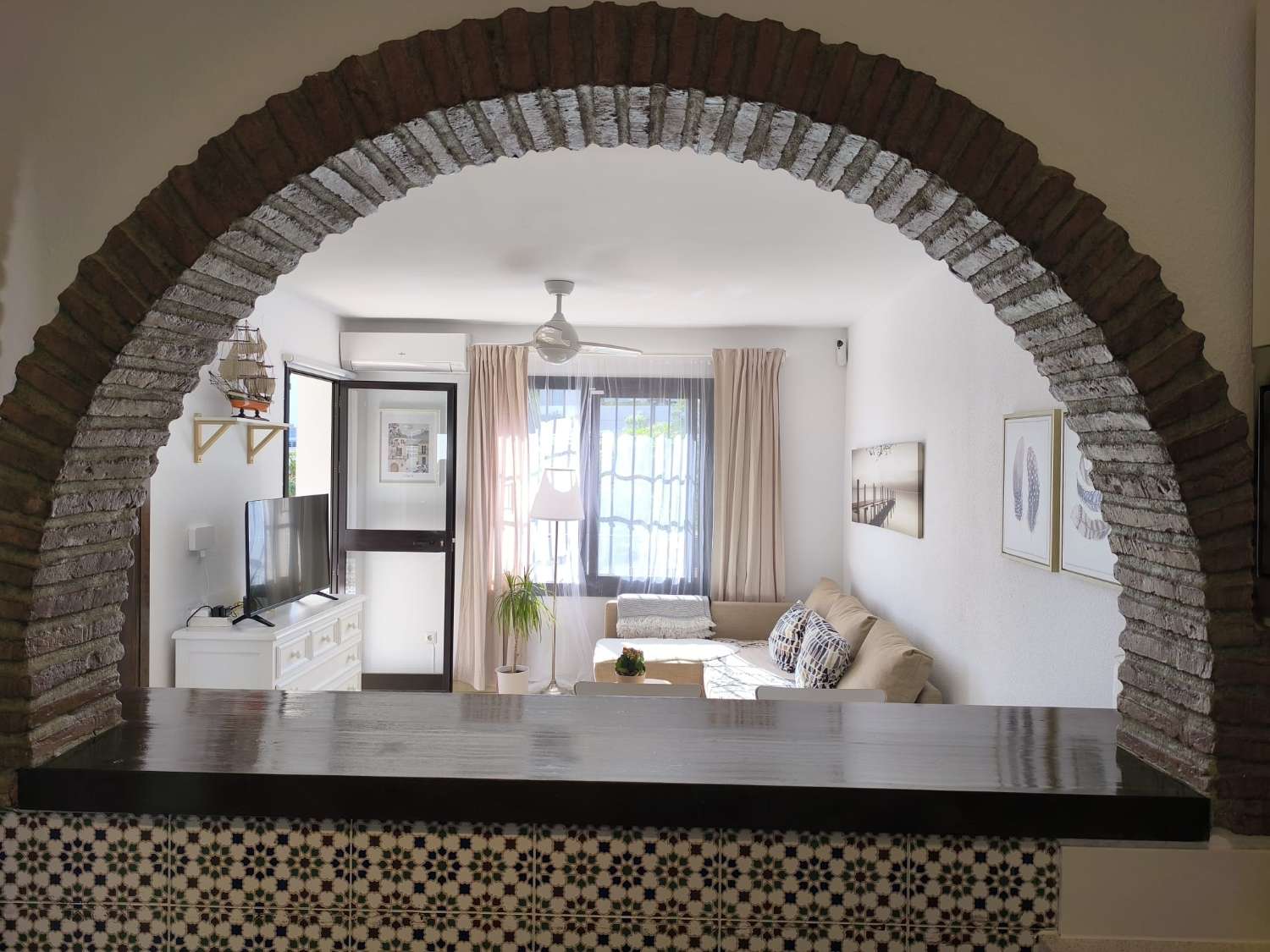 MEDIA TEMPORADA . SE ALQUILA DESDE 01/11/2026 HASTA 31.5.27 BONITO APARTAMENTO EN BENALMADENA COSTA