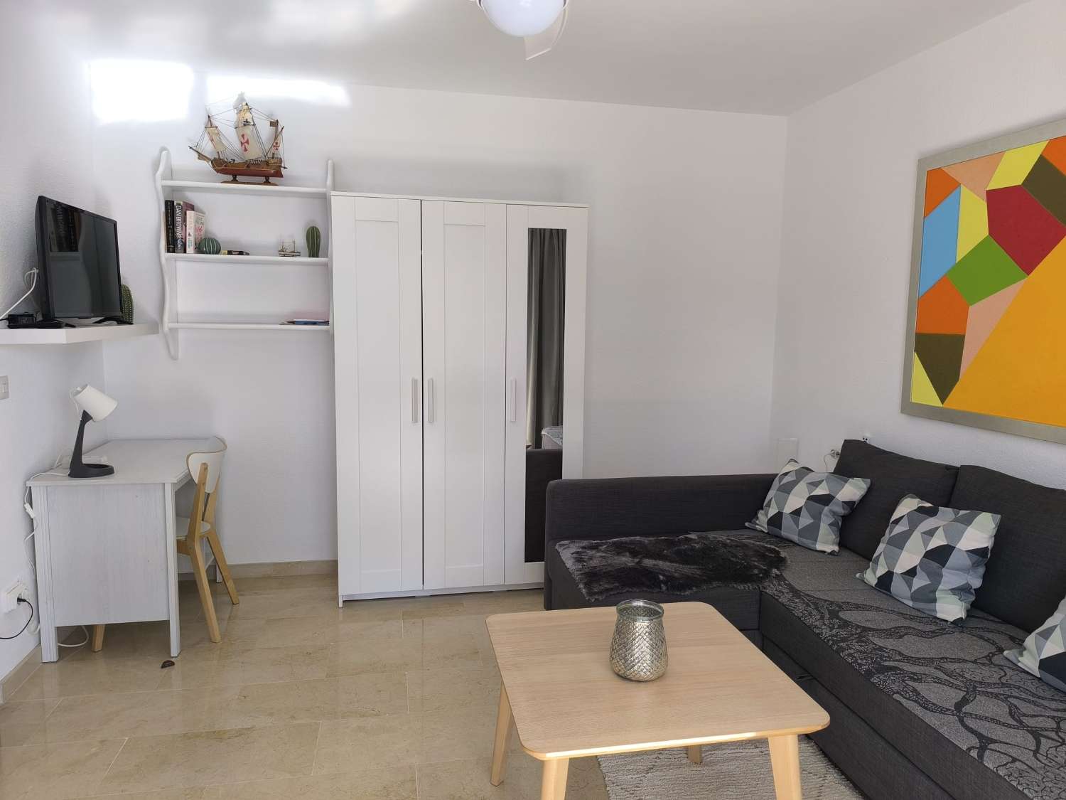 MEDIA TEMPORADA . SE ALQUILA DESDE 01/11/2026 HASTA 31.5.27 BONITO APARTAMENTO EN BENALMADENA COSTA