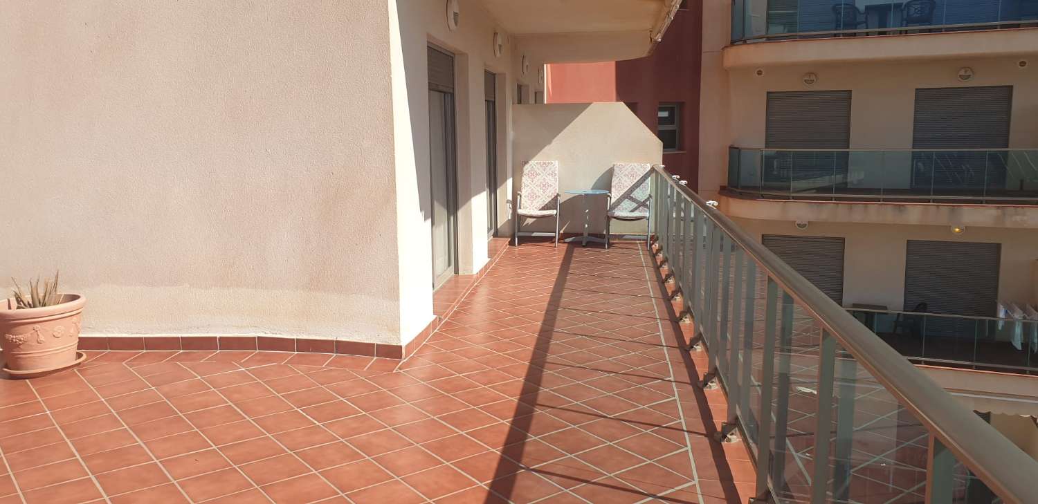 SE ALQUILA DESDE 22.4.26 - 20.6.26 BONITO APARTAMENTO CON VISTAS AL MAR  EN BENALMADENA
