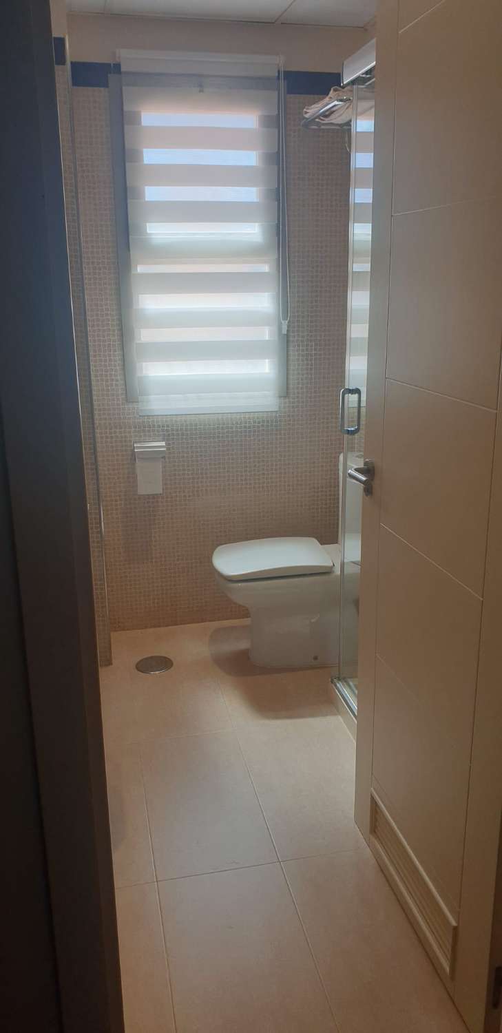 SE ALQUILA DESDE 22.4.26 - 20.6.26 BONITO APARTAMENTO CON VISTAS AL MAR  EN BENALMADENA