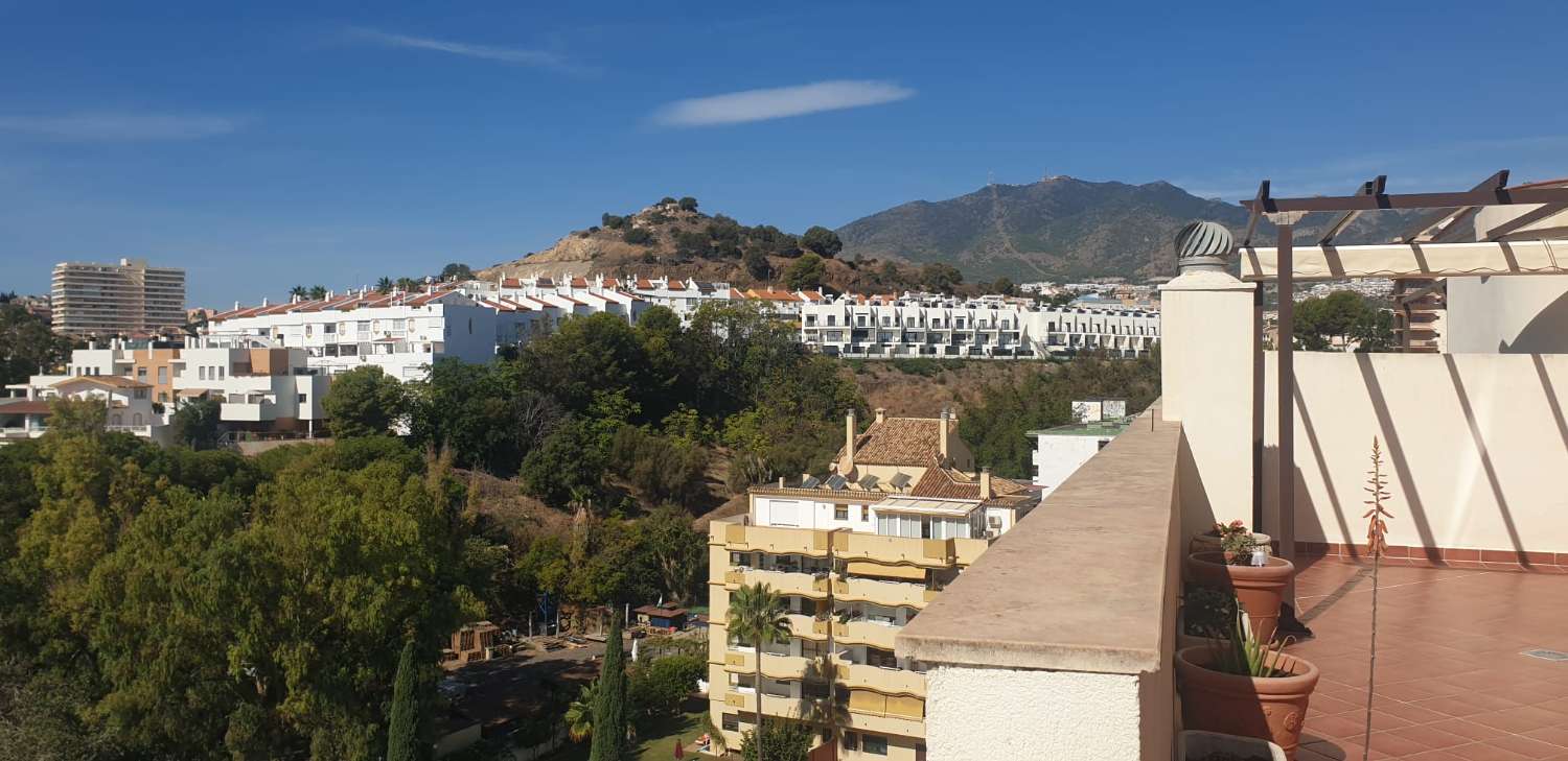 SE ALQUILA DESDE 22.4.26 - 20.6.26 BONITO APARTAMENTO CON VISTAS AL MAR  EN BENALMADENA