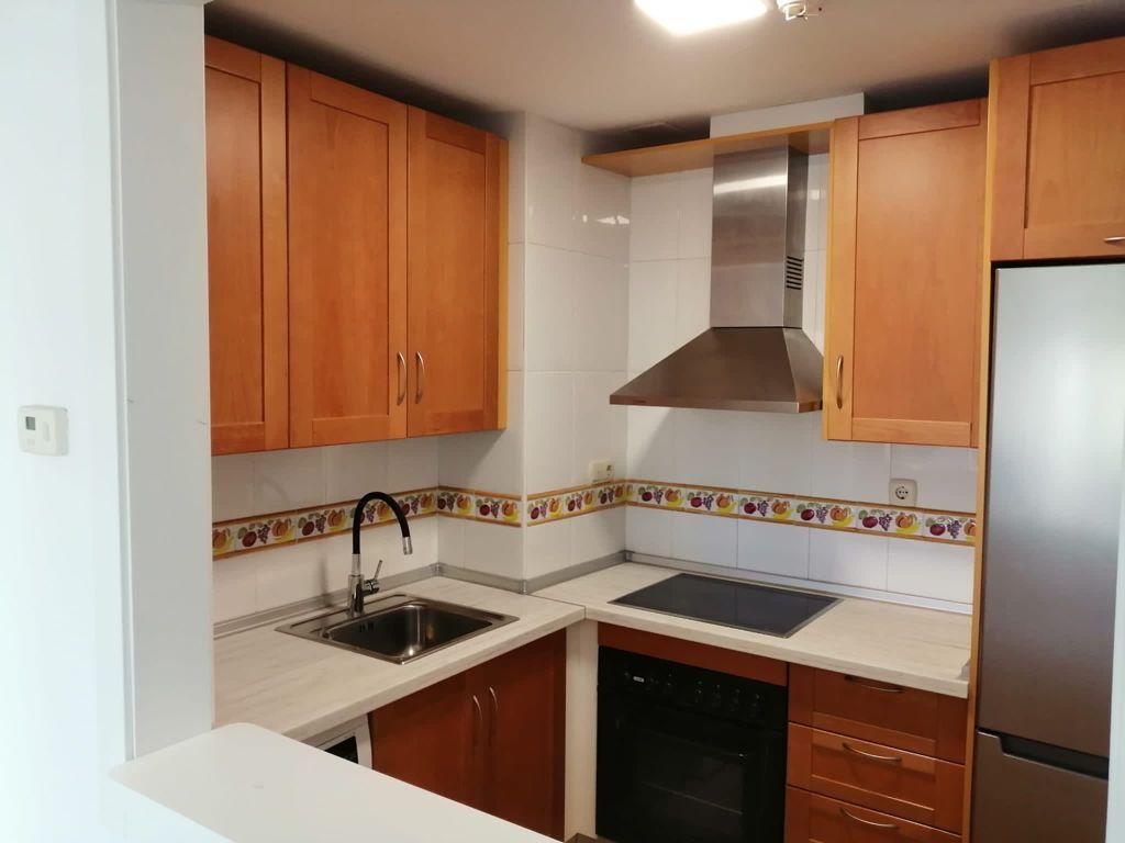 MEDIA TEMPORADA . SE ALQUILA DESDE 01/09/26-30/06/27  PRECIOSO APARTAMENTO CON VISTAS AL MAR  EN 1ª LINEA DE PLAYA EN MARBELLA