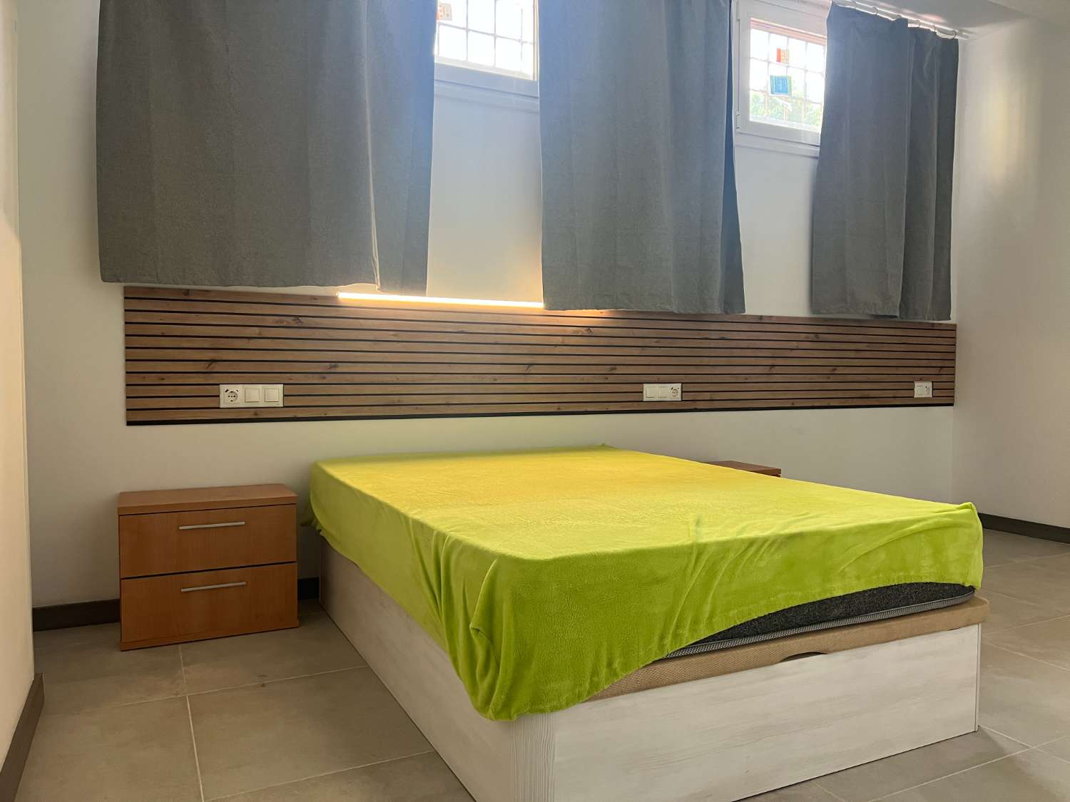 SE ALQUILA DESDE AHORA HASTA 30 .6.26 BONITO APARTAMENTO TOTALMENTE REFORMADO EN BENALMADENA