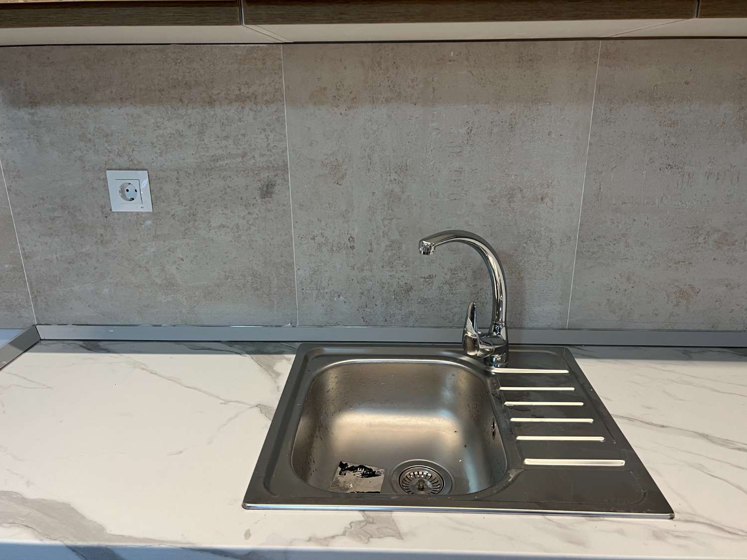 SE ALQUILA DESDE AHORA HASTA 30 .6.26 BONITO APARTAMENTO TOTALMENTE REFORMADO EN BENALMADENA
