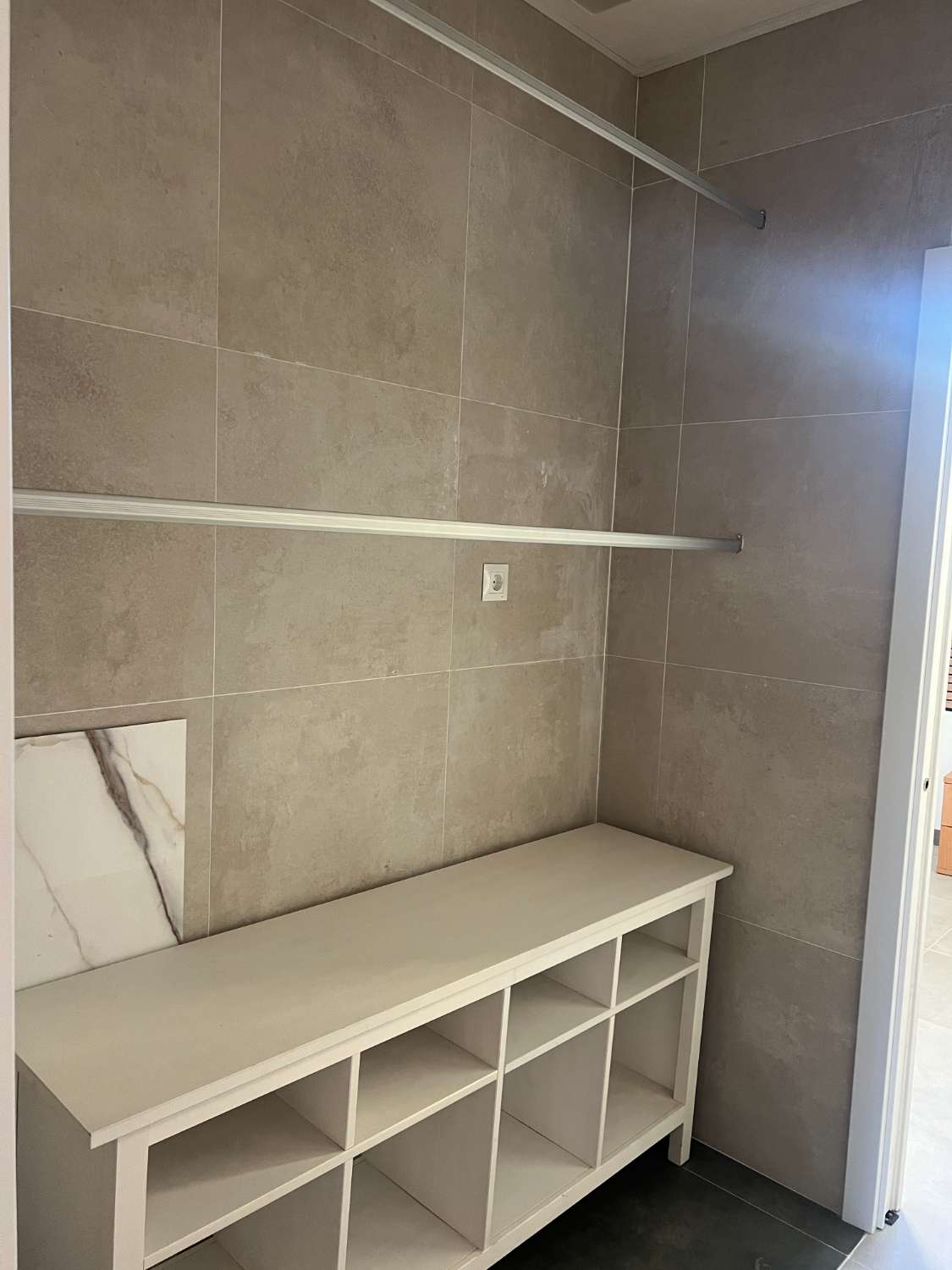 SE ALQUILA DESDE AHORA HASTA 30 .6.26 BONITO APARTAMENTO TOTALMENTE REFORMADO EN BENALMADENA