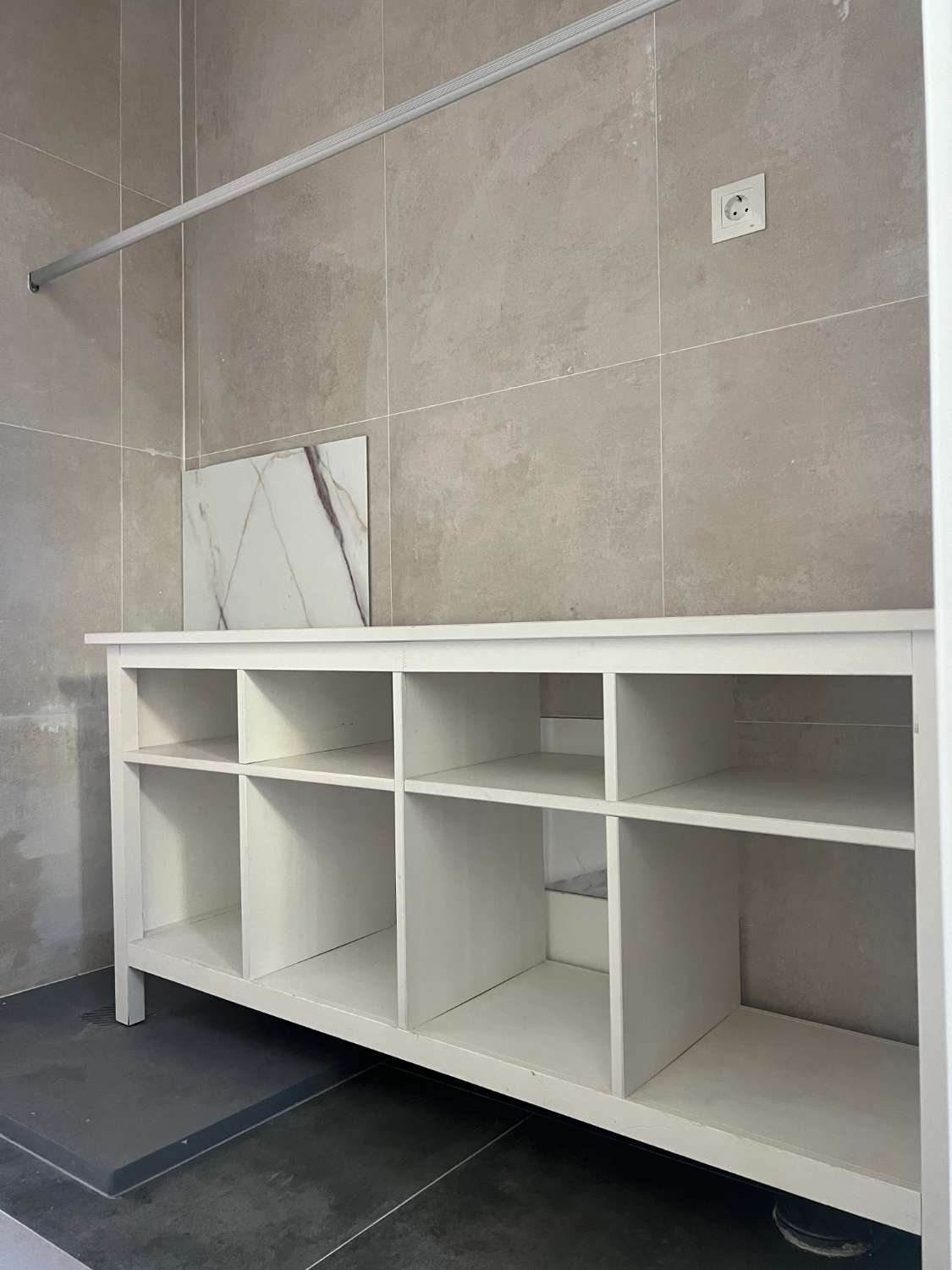 SE ALQUILA DESDE AHORA HASTA 30 .6.26 BONITO APARTAMENTO TOTALMENTE REFORMADO EN BENALMADENA