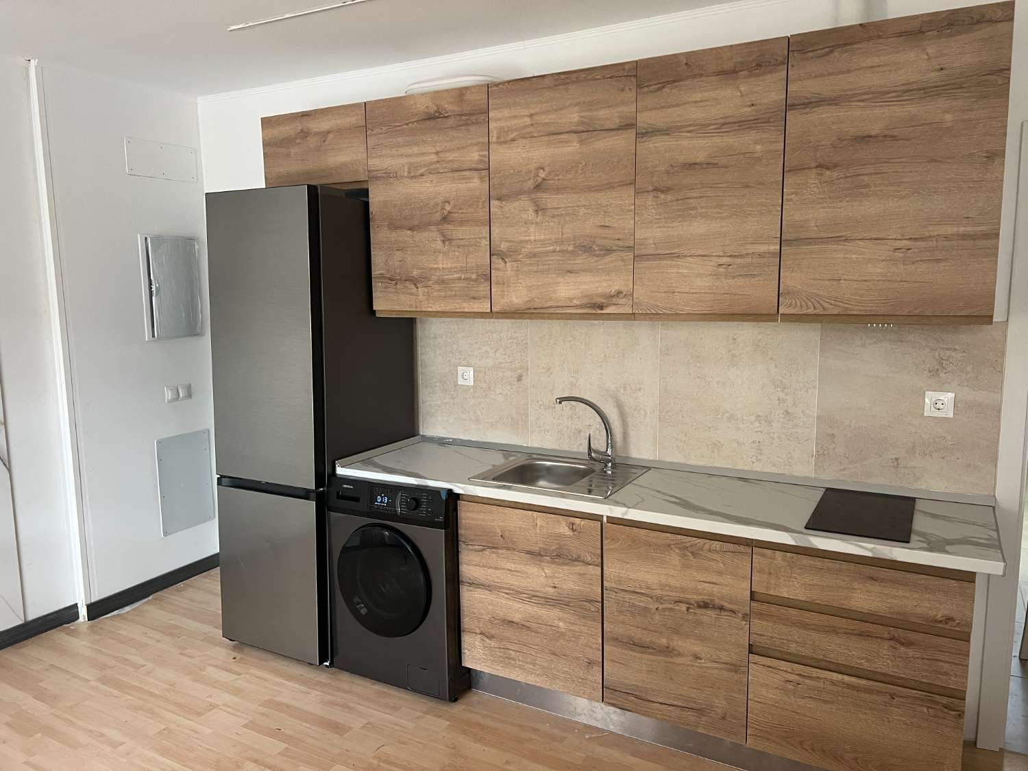 SE ALQUILA DESDE AHORA HASTA 30 .6.26 BONITO APARTAMENTO TOTALMENTE REFORMADO EN BENALMADENA