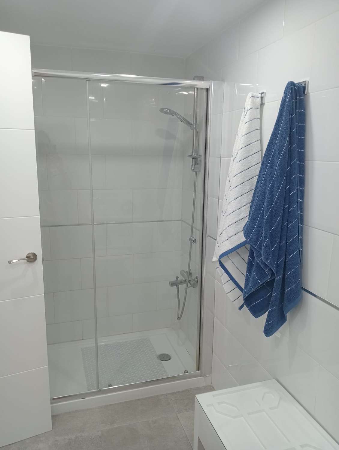 SE ALQUILA  APARTAMENTO DESDE  01/04/26 - 30/06/26 DESDE 01/09/26- 30/06/27  EN 1ª LINEA DE PLAYA  CON VISTAS  AL MAR  EN LOS BOLICHES