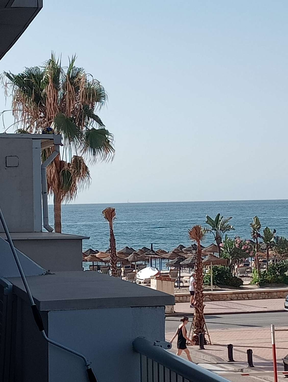 SE ALQUILA  APARTAMENTO DESDE  01/04/26 - 30/06/26 DESDE 01/09/26- 30/06/27  EN 1ª LINEA DE PLAYA  CON VISTAS  AL MAR  EN LOS BOLICHES