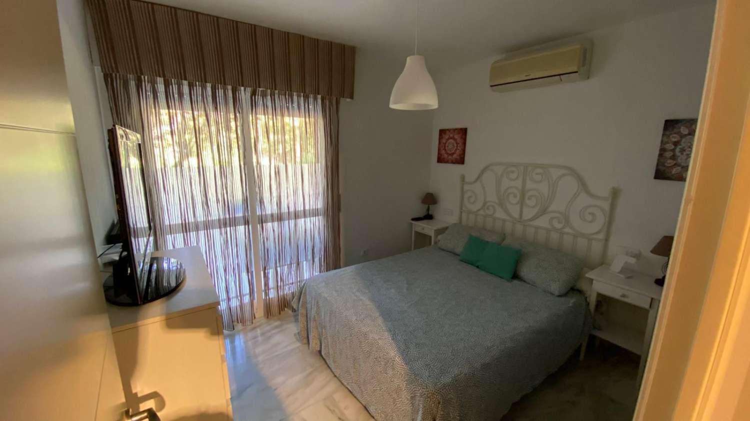 SE ALQUILA DESDE  01/09/26 HASTA  30/06/2027 BONITO APARTAMENTO EN 2ª LINEA DE PLAYA EN BENALMADENA