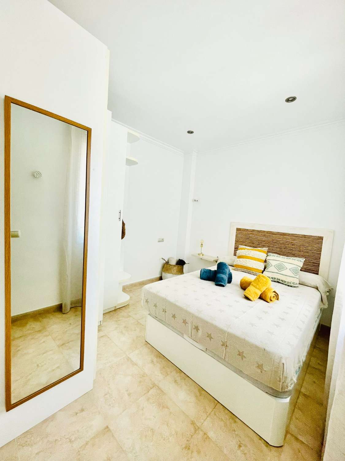 SE ALQUILA HASTA 30/03/26 Y DESDE 01/09/2026-30/06/2027 APARTAMENTO DE 1 DORMITORIO (FUENGIROLA)