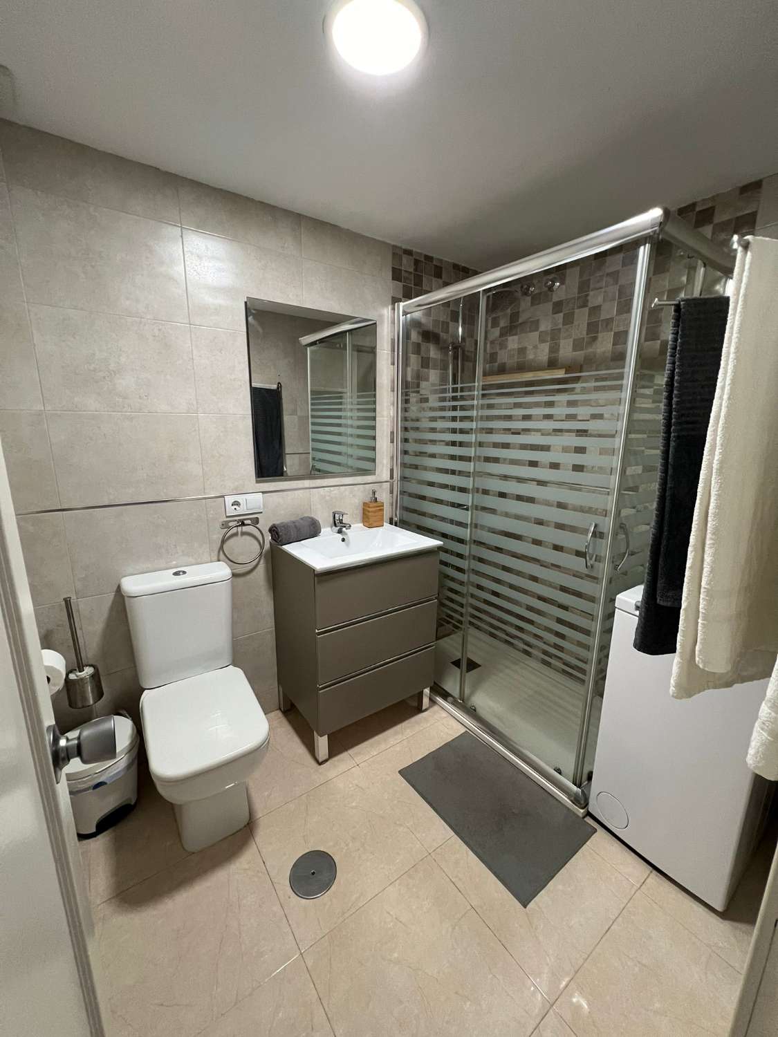 SE ALQUILA HASTA 30/06/26 Y DESDE 01/09/2026 HASTA 30/06/2027 APARTAMENTO DE 1 DORMITORIO (Benalmádena)