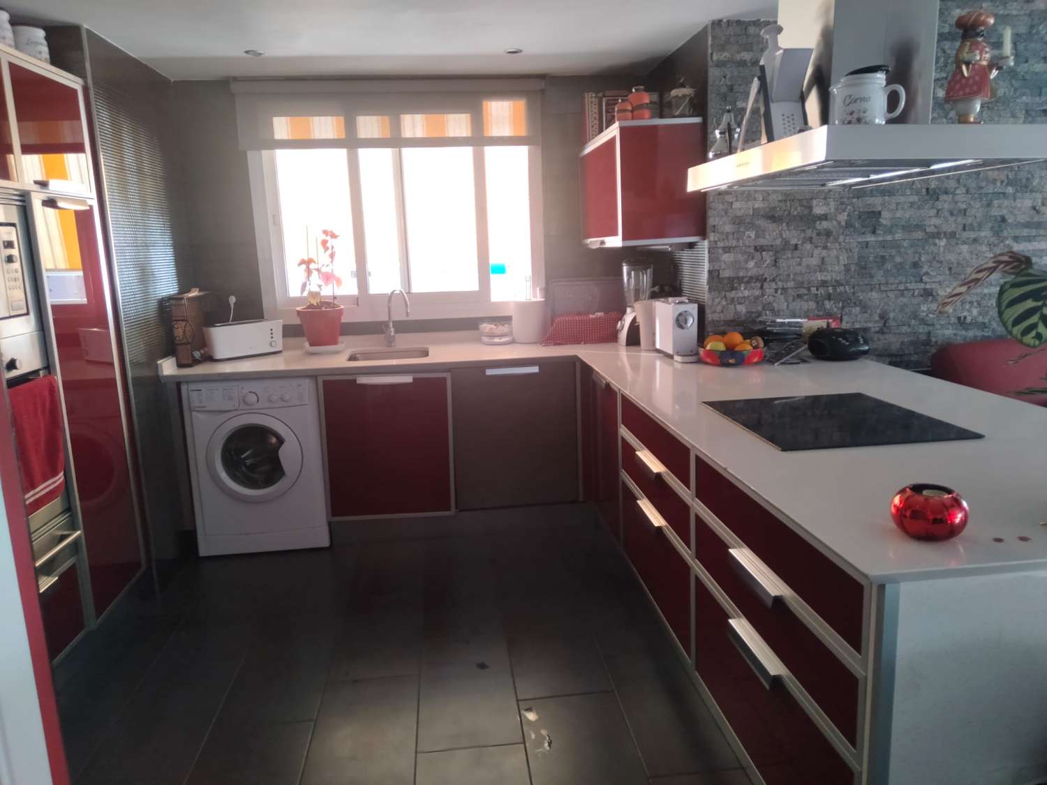 MEDIA TEMPORADA . SE ALQUILA HASTA 30.6.26 Y DESDE 01/09/2026- 30/06/2027 BONITO APARTAMENTO CON MAGNIFICAS VISTAS AL MAR EN PLAYAMAR (TORREMOLINOS)