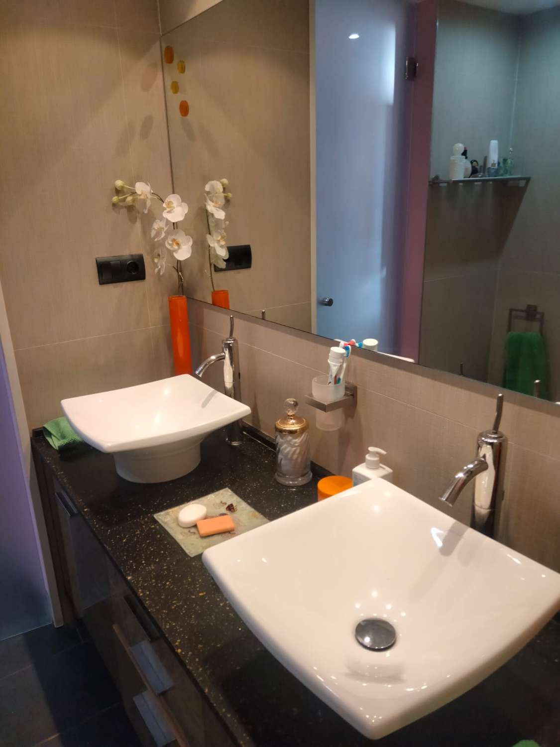 MEDIA TEMPORADA . SE ALQUILA HASTA 30.6.26 Y DESDE 01/09/2026- 30/06/2027 BONITO APARTAMENTO CON MAGNIFICAS VISTAS AL MAR EN PLAYAMAR (TORREMOLINOS)