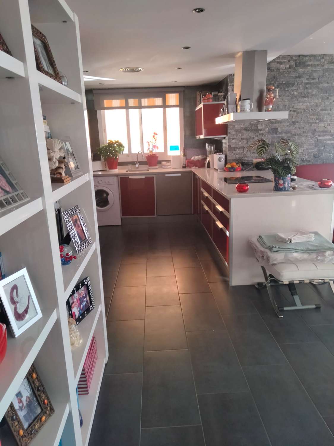 MEDIA TEMPORADA . SE ALQUILA HASTA 30.6.26 Y DESDE 01/09/2026- 30/06/2027 BONITO APARTAMENTO CON MAGNIFICAS VISTAS AL MAR EN PLAYAMAR (TORREMOLINOS)