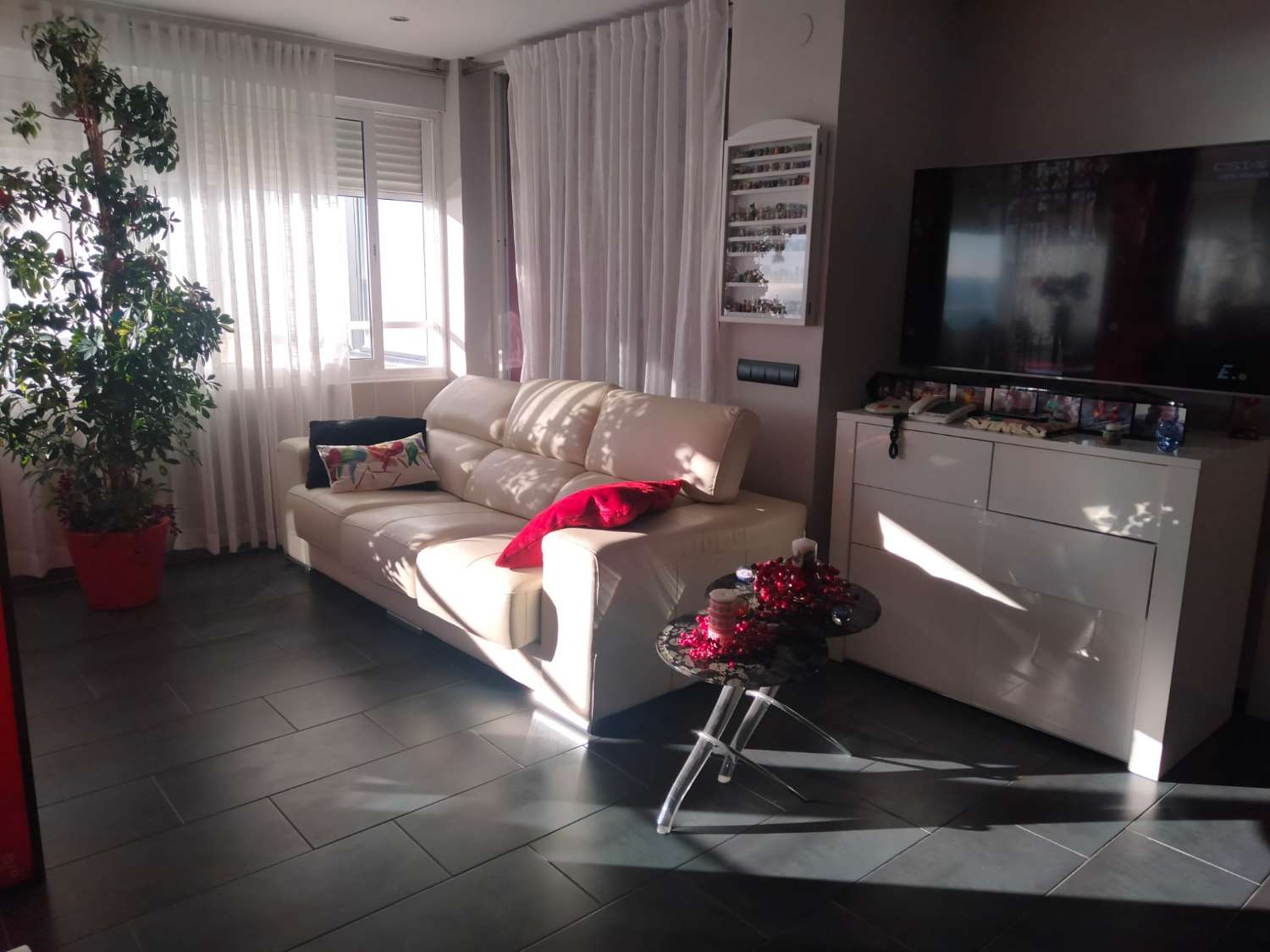 MEDIA TEMPORADA . SE ALQUILA HASTA 30.6.26 Y DESDE 01/09/2026- 30/06/2027 BONITO APARTAMENTO CON MAGNIFICAS VISTAS AL MAR EN PLAYAMAR (TORREMOLINOS)