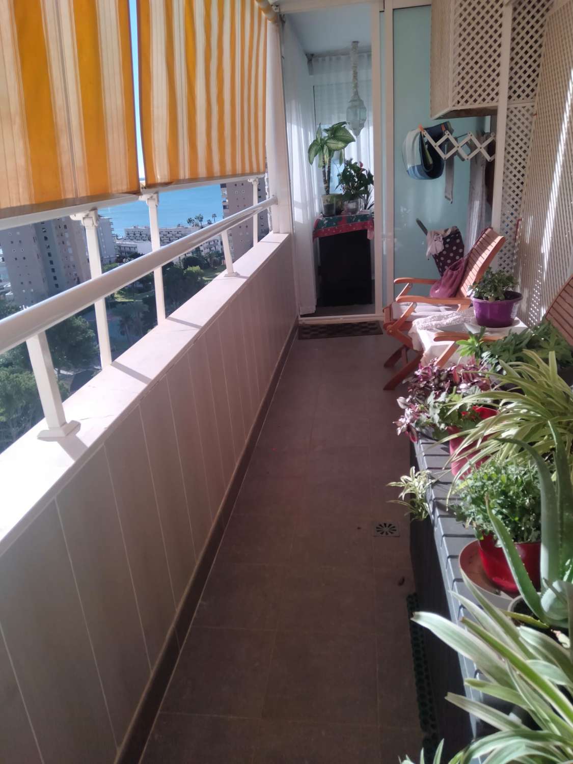 MEDIA TEMPORADA . SE ALQUILA HASTA 30.6.26 Y DESDE 01/09/2026- 30/06/2027 BONITO APARTAMENTO CON MAGNIFICAS VISTAS AL MAR EN PLAYAMAR (TORREMOLINOS)