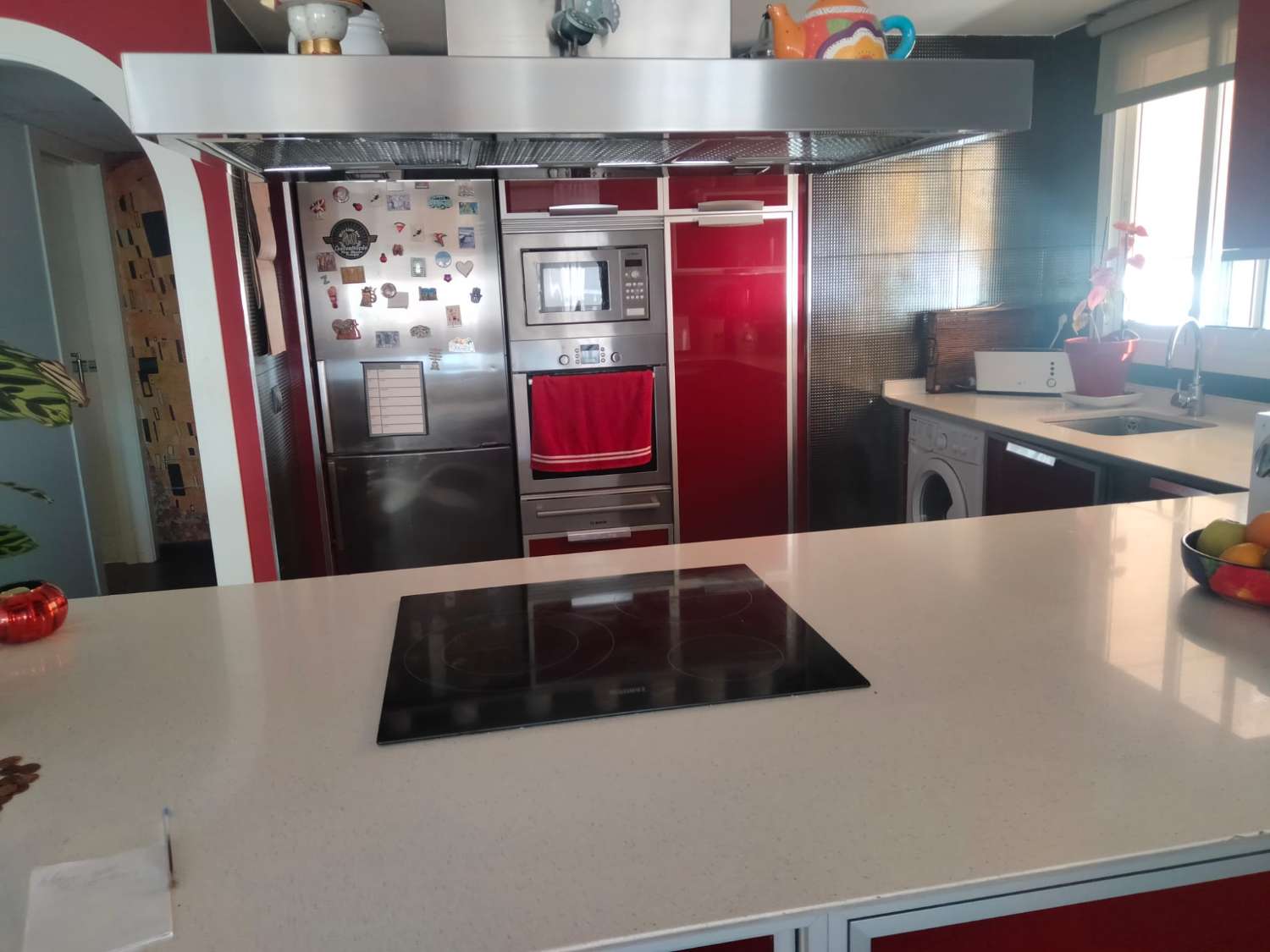 MEDIA TEMPORADA . SE ALQUILA HASTA 30.6.26 Y DESDE 01/09/2026- 30/06/2027 BONITO APARTAMENTO CON MAGNIFICAS VISTAS AL MAR EN PLAYAMAR (TORREMOLINOS)