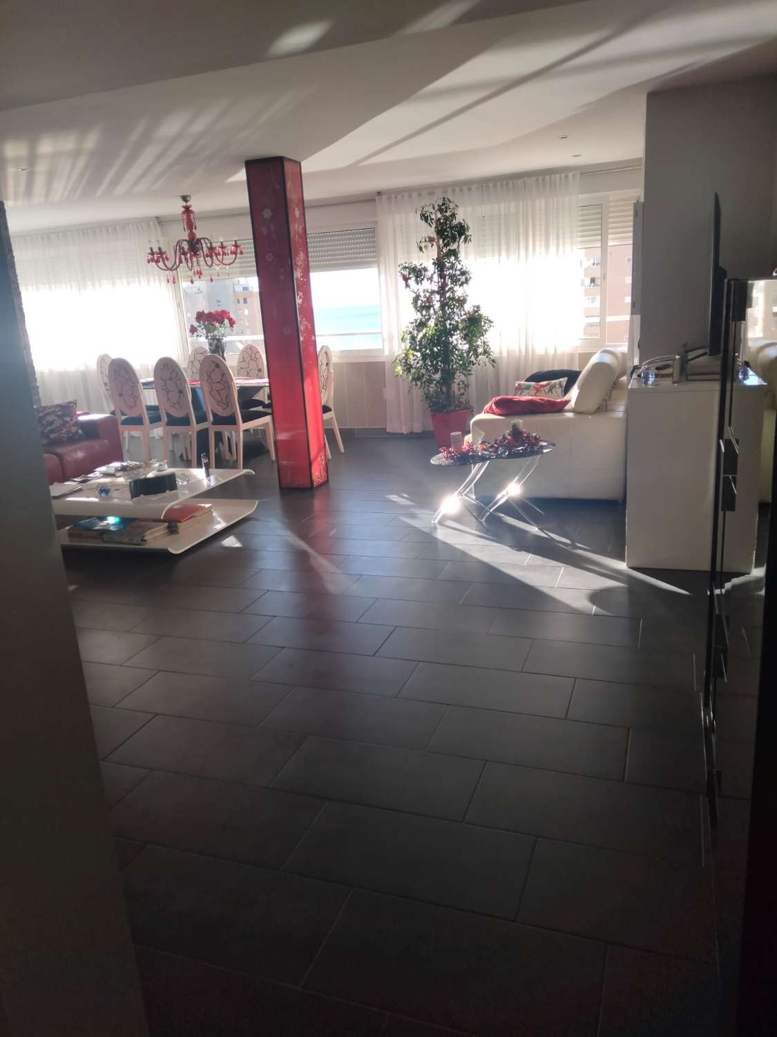 MEDIA TEMPORADA . SE ALQUILA HASTA 30.6.26 Y DESDE 01/09/2026- 30/06/2027 BONITO APARTAMENTO CON MAGNIFICAS VISTAS AL MAR EN PLAYAMAR (TORREMOLINOS)