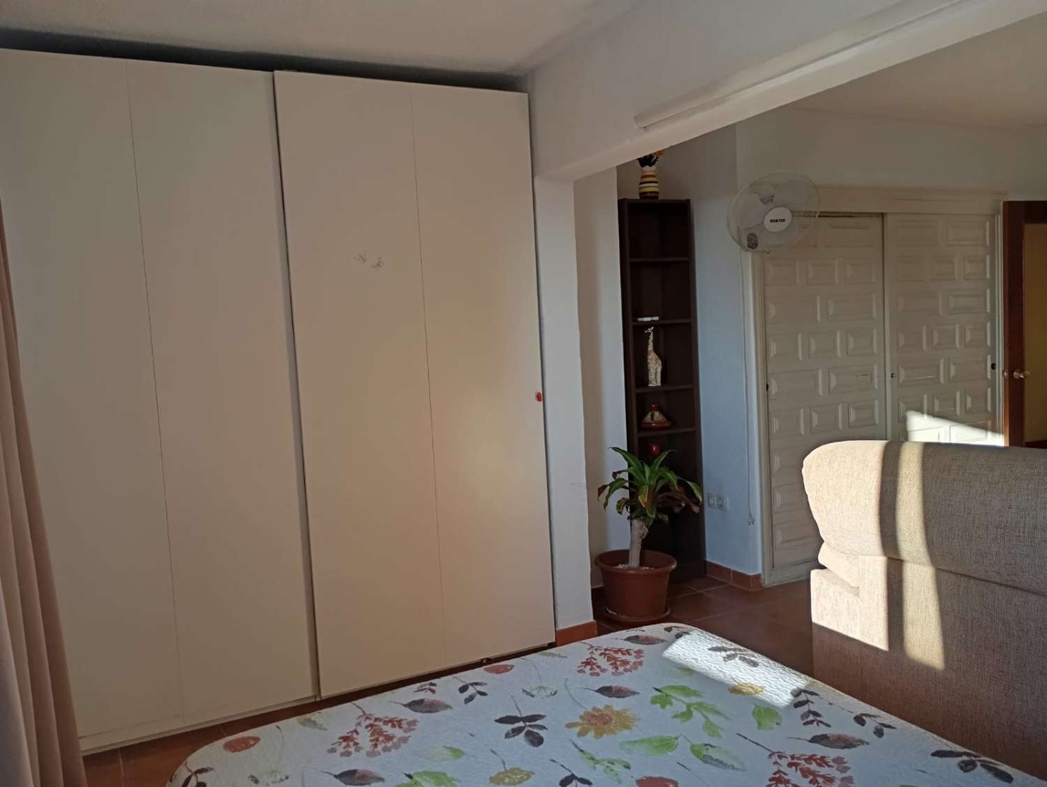 SE ALQUILA DESDE 01/02/2026 -30/05/2026 ESTUDIO CON AMPLIA TERRAZA EN BENALMADENA