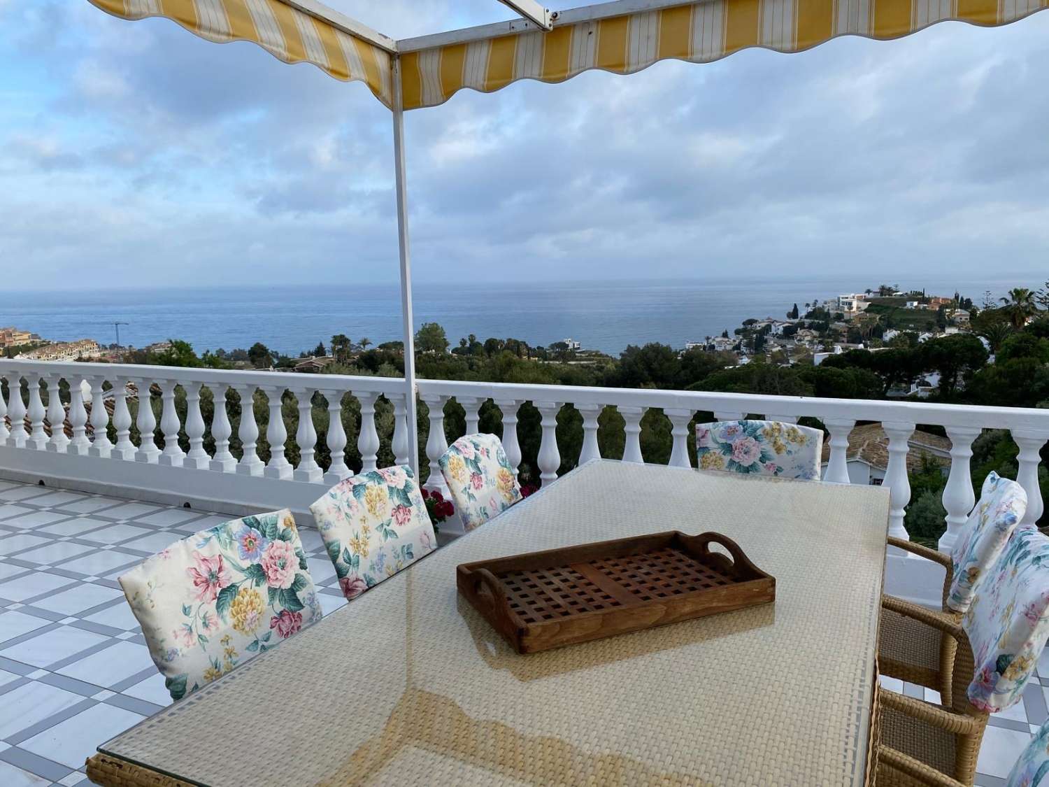 Se vende magnifica villa con vistas al mar en Torremuelle (Benalmadena)