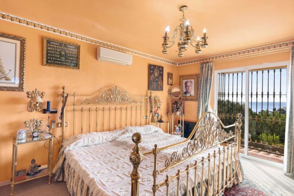 Se vende magnifica villa con vistas al mar en Torremuelle (Benalmadena)