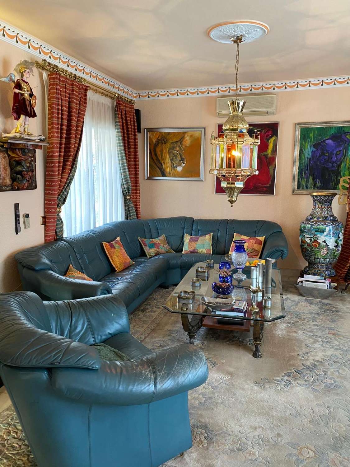 Se vende magnifica villa con vistas al mar en Torremuelle (Benalmadena)