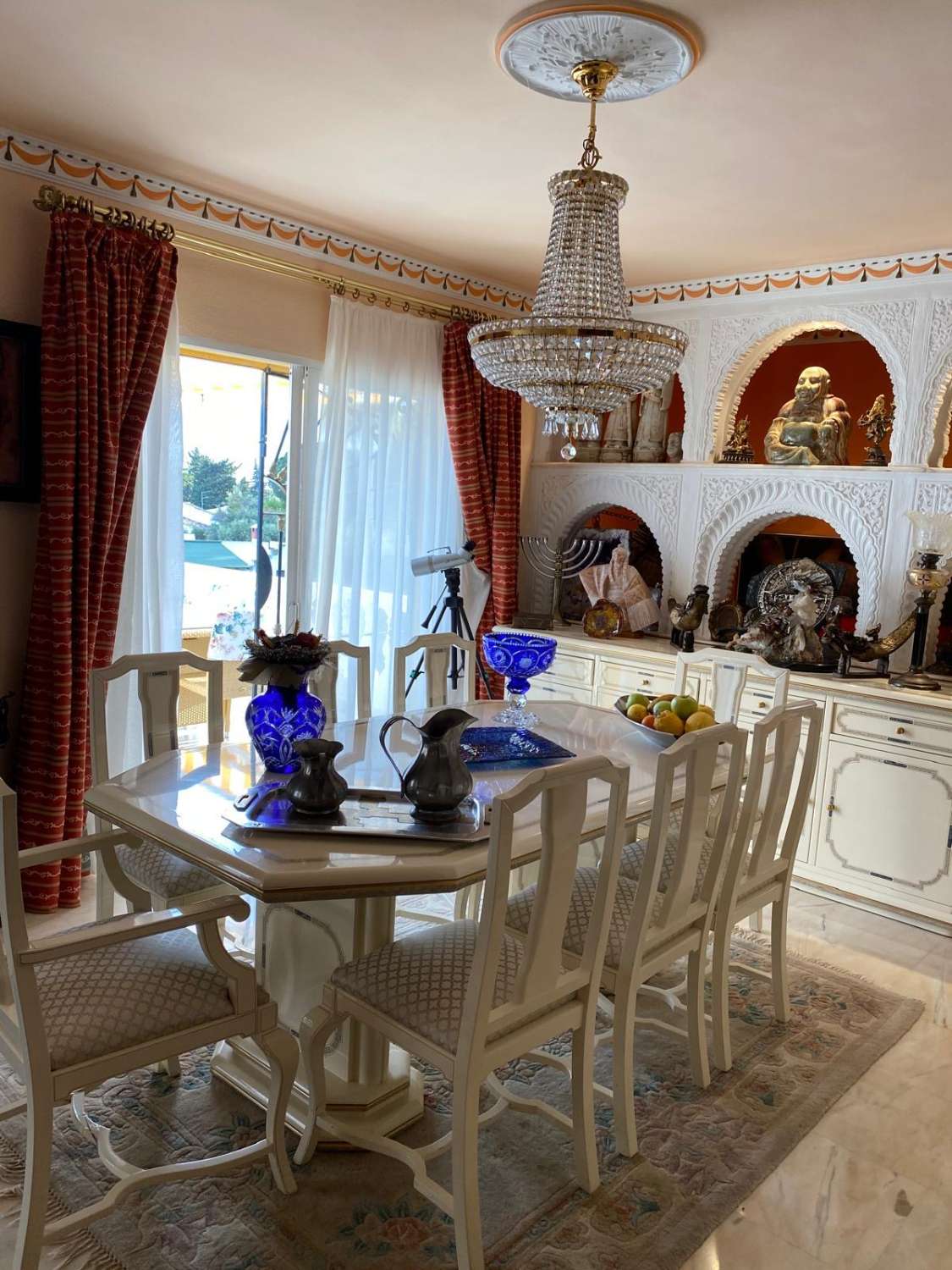 Se vende magnifica villa con vistas al mar en Torremuelle (Benalmadena)