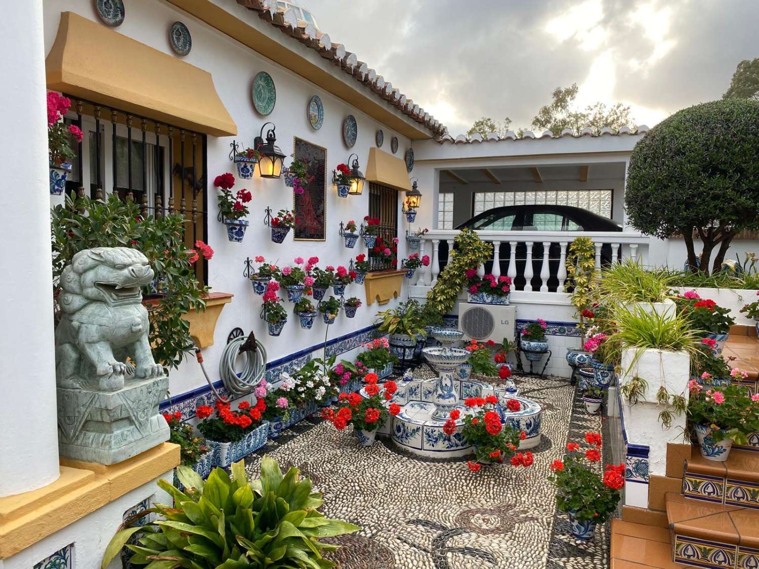 Se vende magnifica villa con vistas al mar en Torremuelle (Benalmadena)