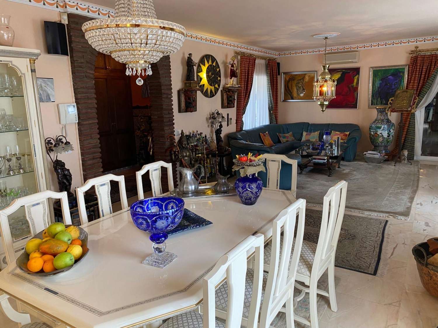 Se vende magnifica villa con vistas al mar en Torremuelle (Benalmadena)
