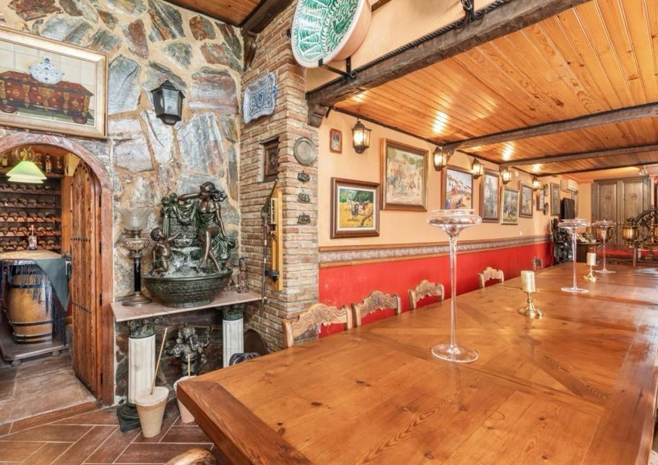 Se vende magnifica villa con vistas al mar en Torremuelle (Benalmadena)