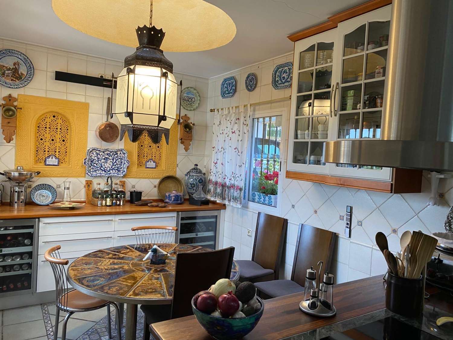 Se vende magnifica villa con vistas al mar en Torremuelle (Benalmadena)