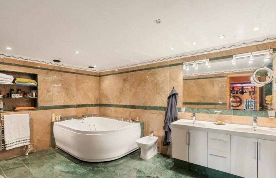 Se vende magnifica villa con vistas al mar en Torremuelle (Benalmadena)